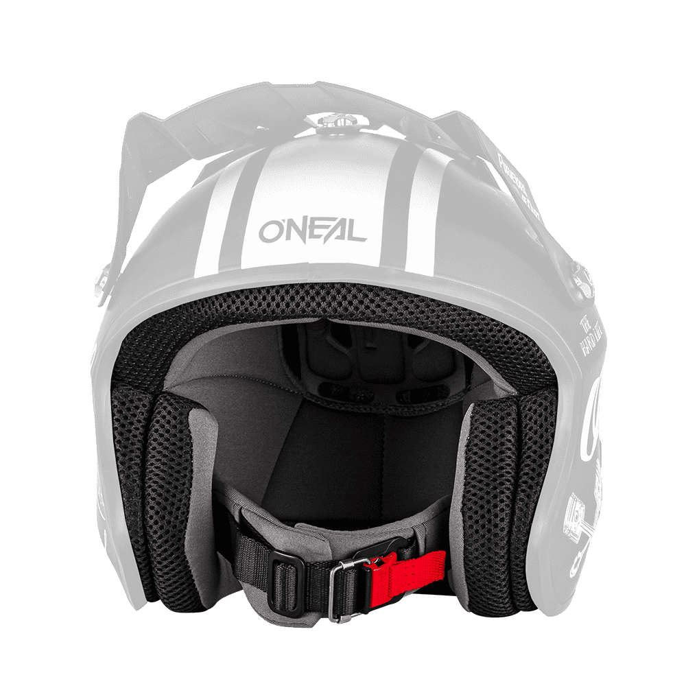 Der O'NEAL Liner & Cheek Pads SLAT Helm in Schwarz und Weiß verfügt über eine gepolsterte Innenausstattung, Lüftungsschlitze und eine rote Kinnriemenschnalle. Er ist von vorne auf einem transparenten Hintergrund abgebildet.