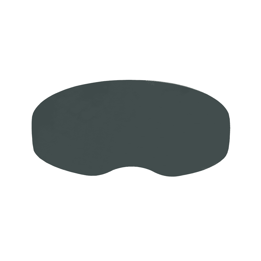 Das O'NEAL Sun Visor SIERRA Helmet verfügt über ein einzelnes, dunkel getöntes, gebogenes Brillenglas mit einer Kerbe in der unteren Mitte, isoliert auf einem transparenten Hintergrund dargestellt.