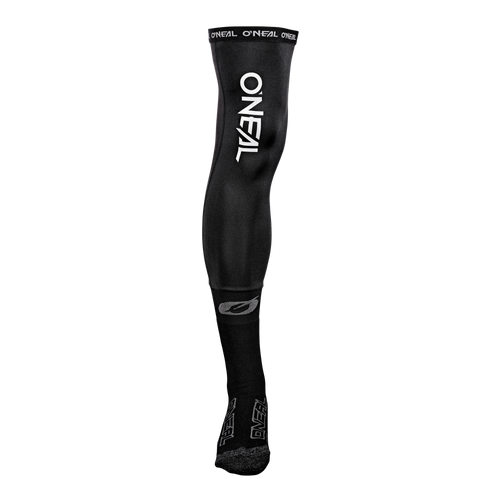Eine einzelne schwarze O'NEAL PRO XL Kneebrace Socke mit weißem Branding, entwickelt für den sportlichen Einsatz - perfekt als atmungsaktiver Kniestrumpf für Mountainbike- oder Motocross-Fahrer - auf einem schlichten schwarzen Hintergrund.