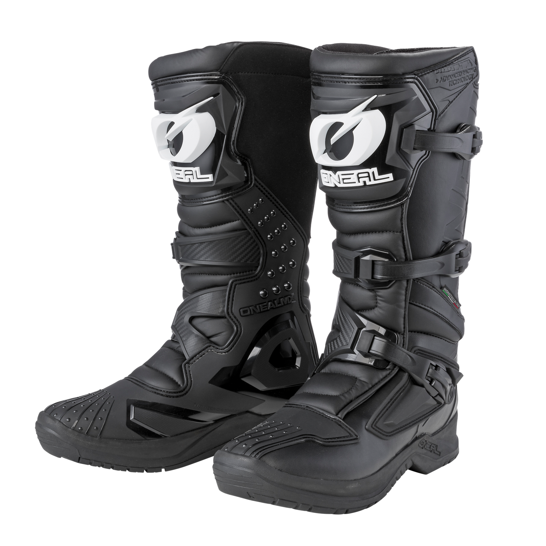 Die O'NEAL RSX Stiefel sind schwarze Motocross-Stiefel mit robusten Schnallen, verstärkten Zehen, strukturierten Sohlen und O'NEAL-Branding auf den Schienbeinplatten - eine schützende und robuste Wahl für das Fahren im Gelände.