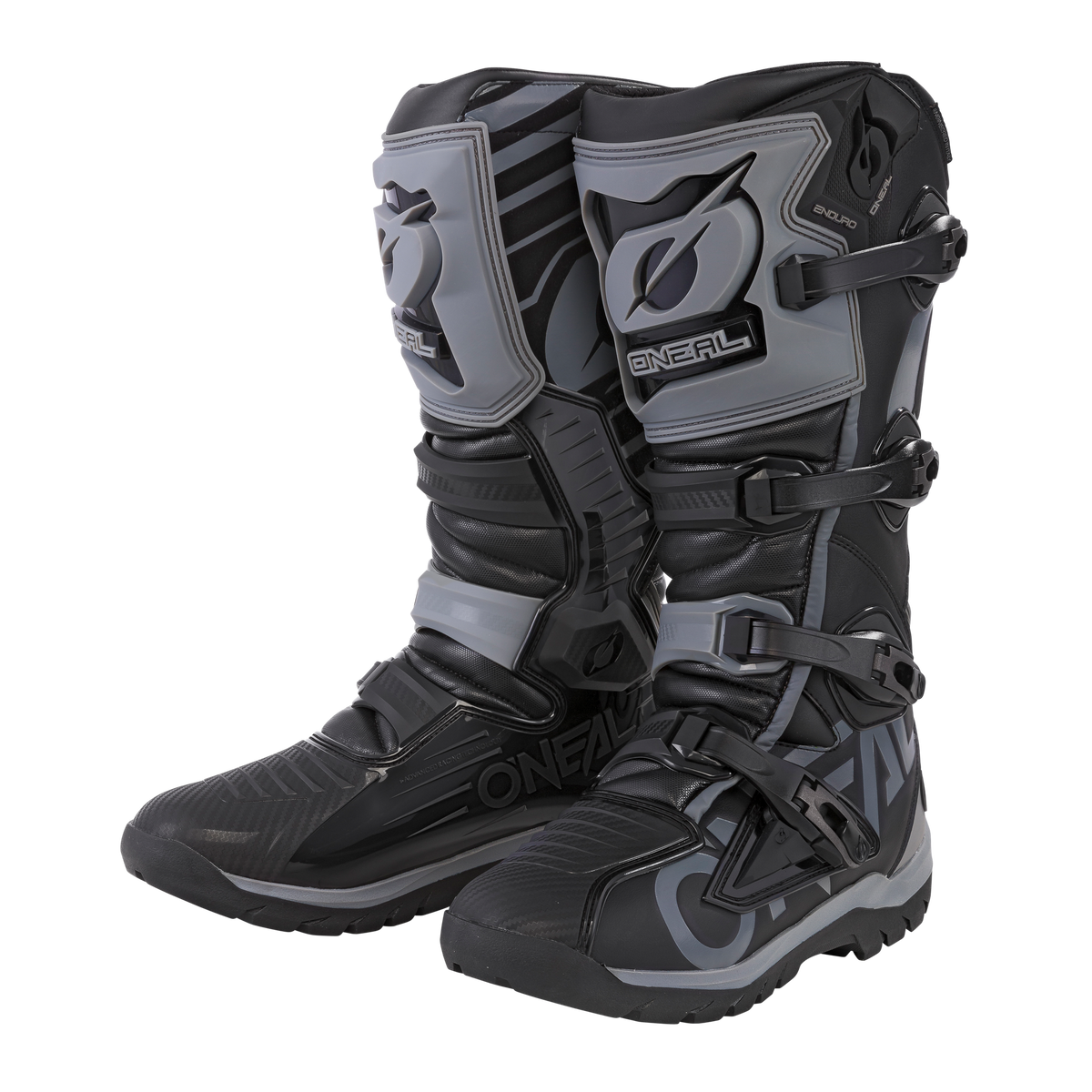 Der O'NEAL RMX Adventure Boot zeichnet sich durch schwarzes und graues Styling, schützende Schnallen, verstärkte Paneele und ein auffälliges Branding aus - ideal für Motorradfahrten im Gelände und unverzichtbare Premium-Motorsportausrüstung.