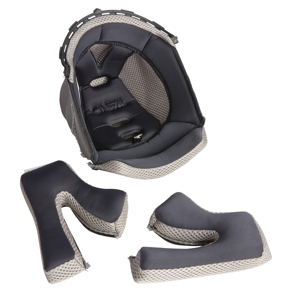 Drei herausnehmbare, gepolsterte O'NEAL Liner & Cheek Pads für den 1SRS-Jugendhelm sind in Dunkelgrau mit hellgrauen Netzkanten gehalten und bieten Schutz für Kopf und Wangen im Inneren des Helms.