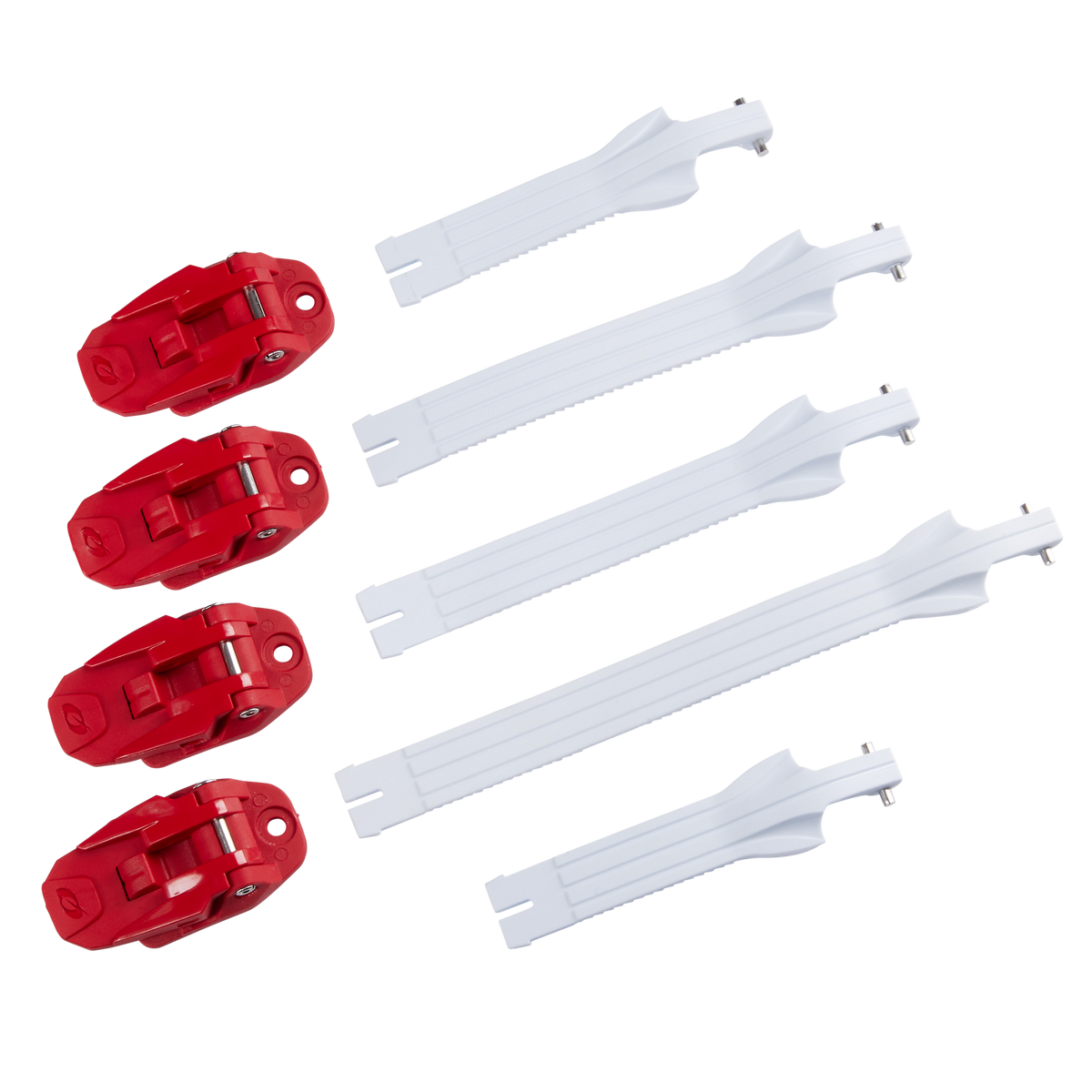 Vier rote Kunststoffclips und fünf weiße Kunststoffstreifen aus dem O'NEAL RIDER PRO Boot Full Buckle/Strap Kit von O'NEAL sind in parallelen Reihen auf schwarzem Hintergrund angeordnet, wobei sich die Clips links und die Streifen rechts davon befinden.