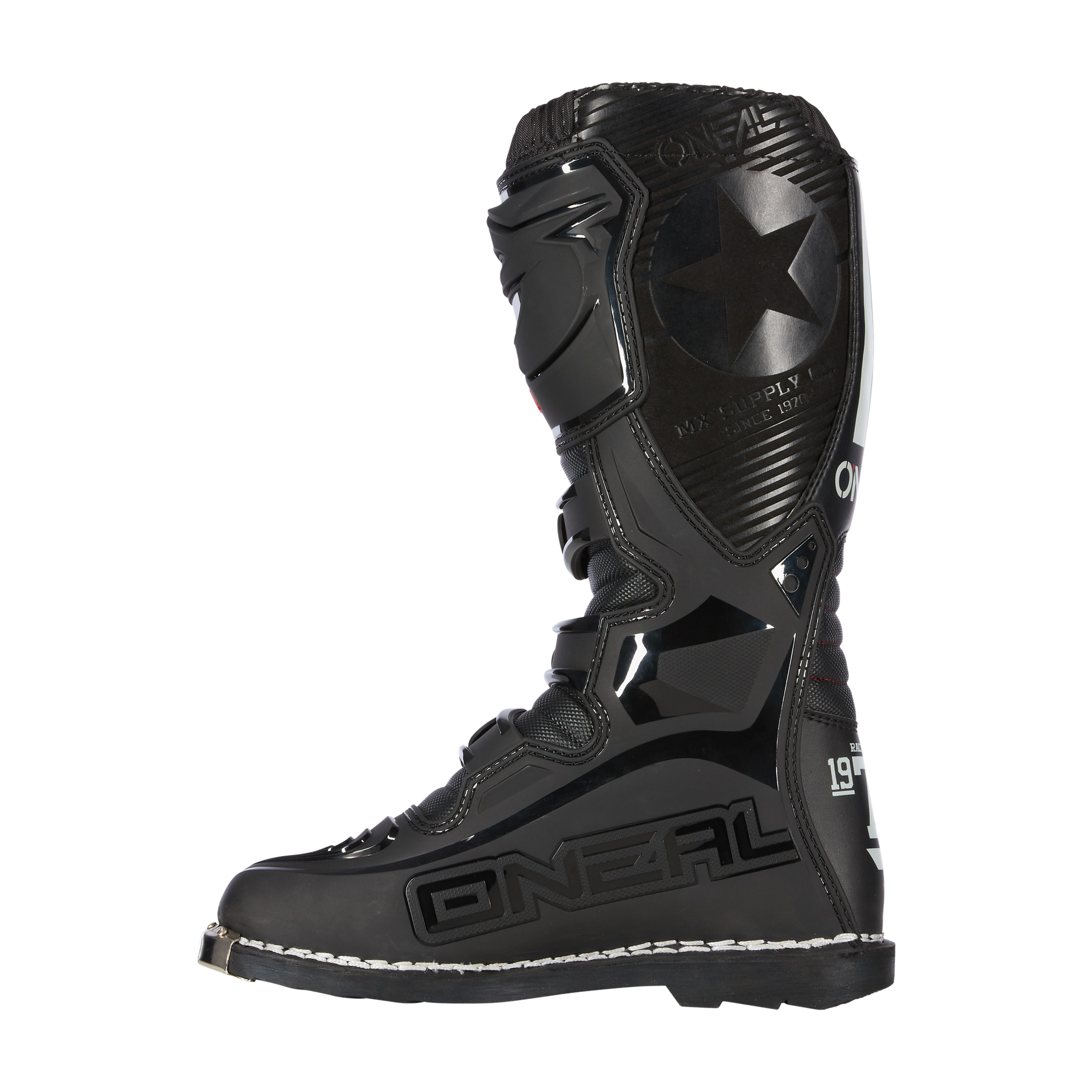 Der O'NEAL TRIBUTE Stiefel SQUADRON ist ein schwarzer Motorsportstiefel mit Sternendesign, verstärktem Schienbein/Zehenbereich und weißen Sohlennähten. Abgebildet von der Seite auf weißem Hintergrund - ideales MX-Zubehör für jeden Fahrer.