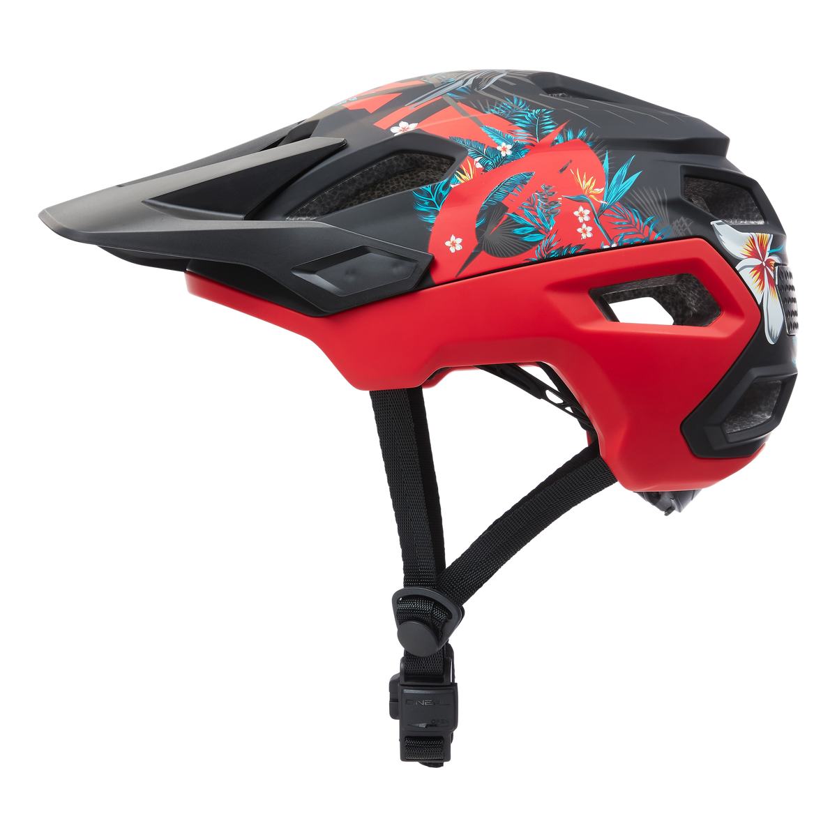 Der O'NEAL TRAILFINDER Helm RIO ist ein rot-schwarzer Mountainbike-Helm mit Blumen- und Tropenvogel-Motiven, schwarzem Visier und verstellbarem Kinnriemen für sicheren Halt auf dem Trail.