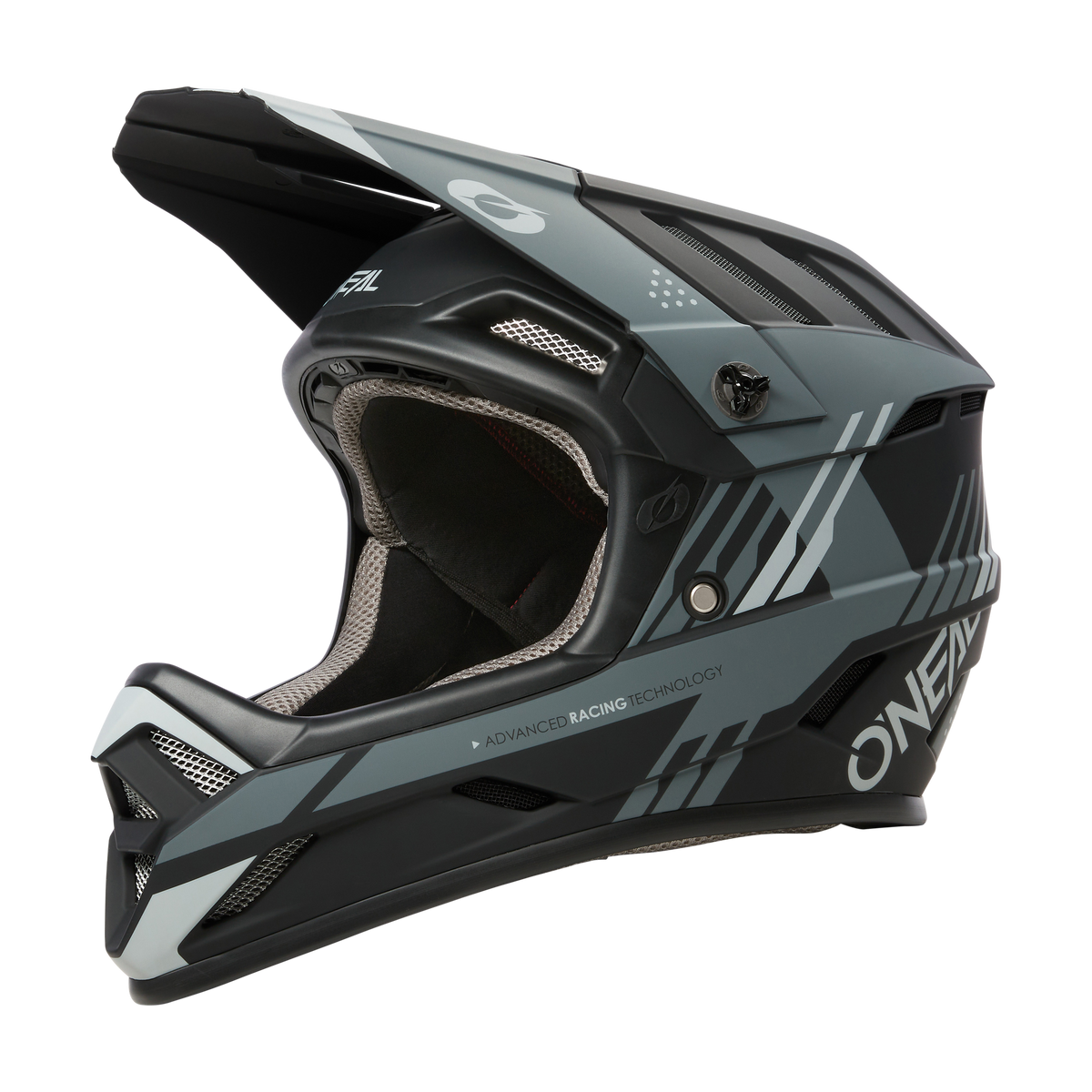 Der O'NEAL BACKFLIP Helm STRIKE ist ein mattschwarzer und grauer Integralhelm mit kantigen Belüftungsöffnungen, einem Visier und fortschrittlicher Renntechnik. Die durch die Öffnung sichtbare Polsterung macht ihn ideal für Motocross- und Mountainbike-Fahrer, die Spitzenleistung suchen.