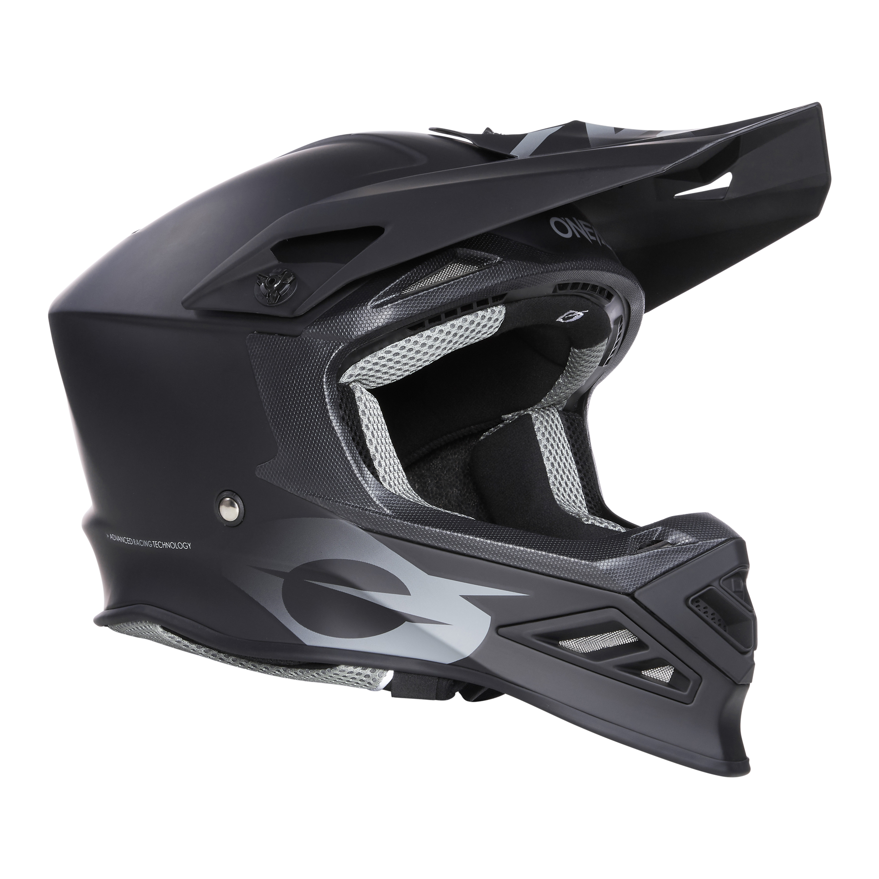 Der O'NEAL F-SRS Helm SOLID Quin ready ist ein schwarz-grauer Integralhelm aus Motocross mit Visier, aerodynamischem Design, Mesh-Innenpolsterung für mehr Komfort und erweiterten Sicherheitsfunktionen.