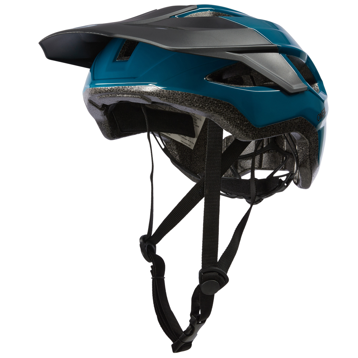 Der O'NEAL MATRIX Helm SOLID, dargestellt in der Seitenansicht auf weißem Hintergrund, hat ein blau-schwarzes Design mit Visier, Seitenschlitzen und verstellbaren Kinnriemen.
