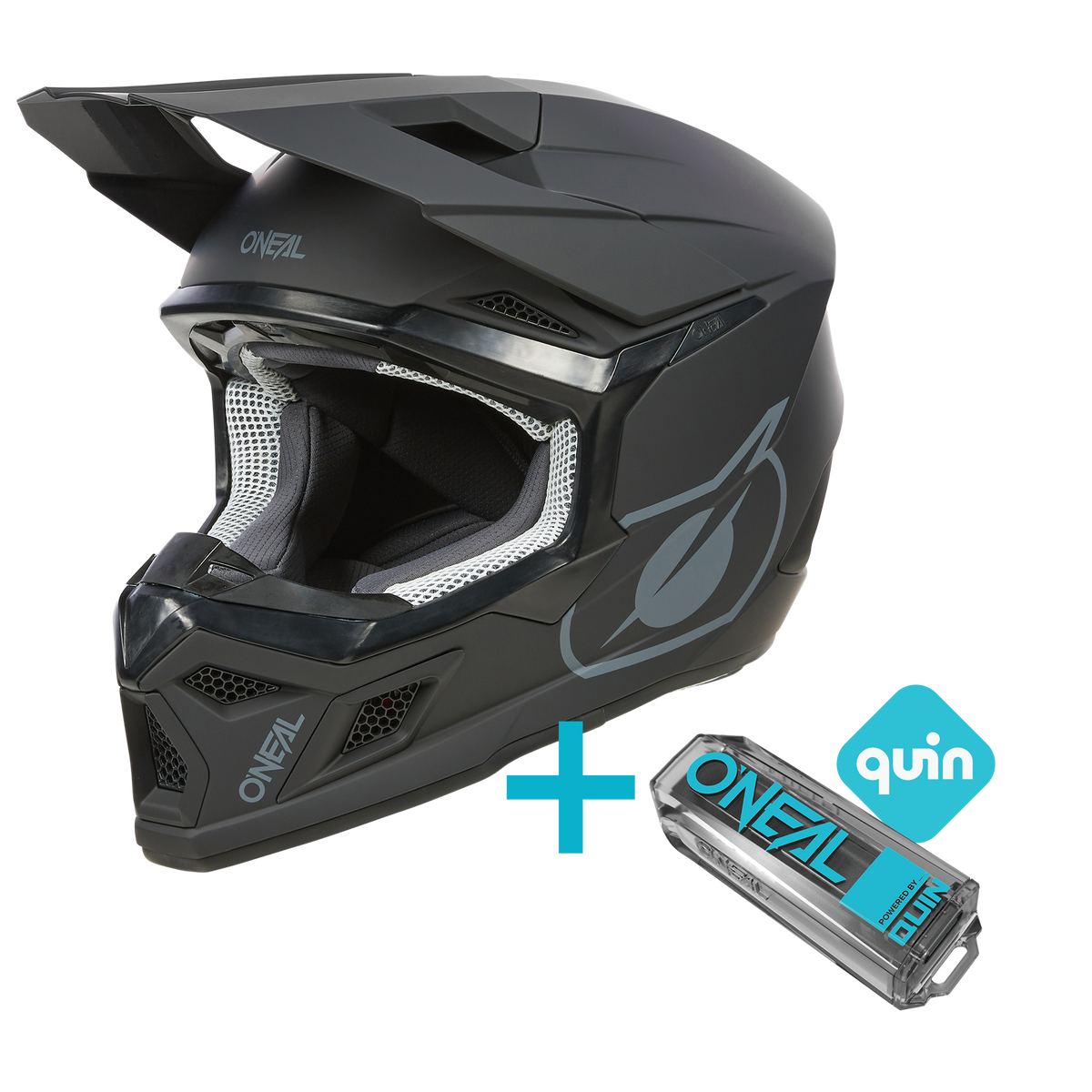 Das O'NEAL 3SRS Solid Quin Bundle besteht aus einem mattschwarzen O'NEAL Motocross-Helm mit O'NEAL- und Quin-Logos sowie einem Quin Pro Smart Sensor, die zusammen als innovatives Bundle präsentiert werden.