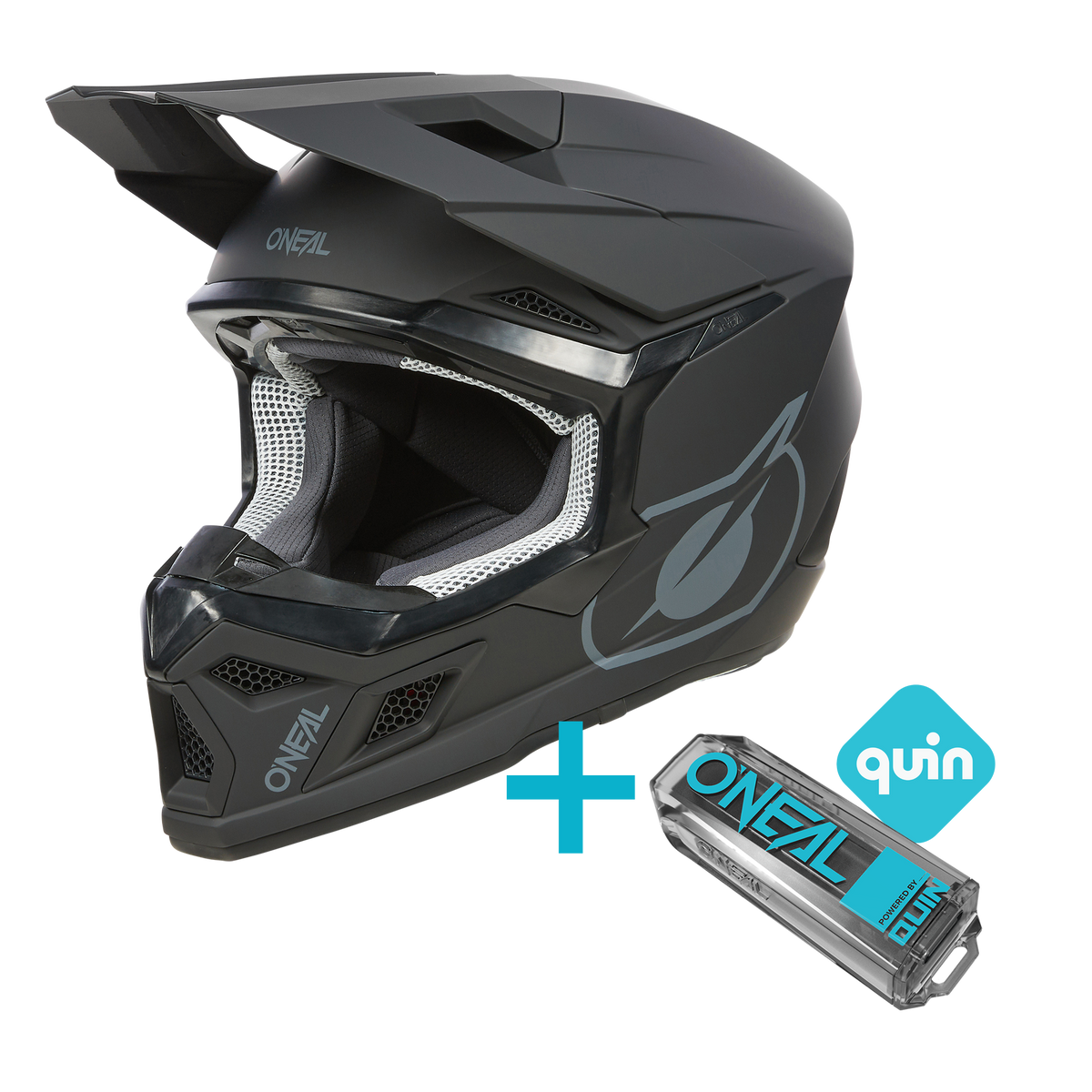 Das O'NEAL 3SRS Youth Solid Quin Bundle ist in Schwarz gehalten und besteht aus einem belüfteten Integralhelm für Kinder und einem kompakten Quin Pro Smart Sensor mit dem Quin-Logo, der diesen technisch verbesserten Jugend-Motocross-Helm hervorhebt.
