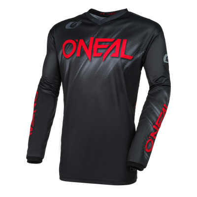 Das O'NEAL Custom Jersey ELEMENT VOLTAGE ist ein schwarzes Langarmtrikot mit einem auffälligen roten "O'NEAL"-Schriftzug auf der Brust und dem rechten Ärmel, dezenten grauen Farbverlaufspunkten auf der Vorderseite und einem kleinen grauen Logo auf der linken Schulter.
