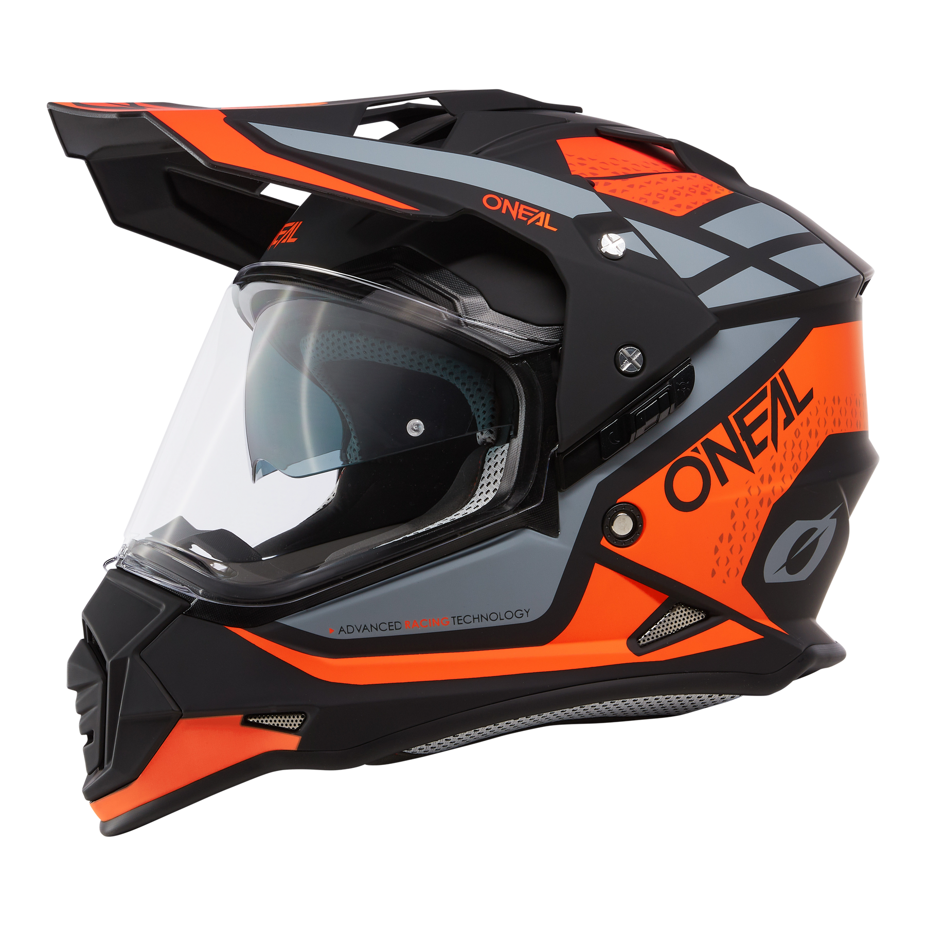 Der O'NEAL SIERRA Helm R ist ein schwarzer, grauer und leuchtend oranger Fahrradhelm mit klarem Visier, kantigen Belüftungsöffnungen, ausgeprägtem Sonnenschirm, modernen Designelementen, aerodynamischer Form und O'NEAL-Branding für Stil und Leistung.