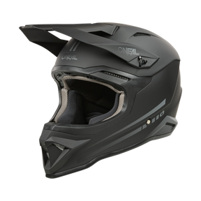 Der O'NEAL 1SRS Helm SOLID ist ein mattschwarzer Integralhelm mit robuster ABS-Motocross-Konstruktion, kantigem Design und auffälligem O'NEAL-Branding an der Seite.