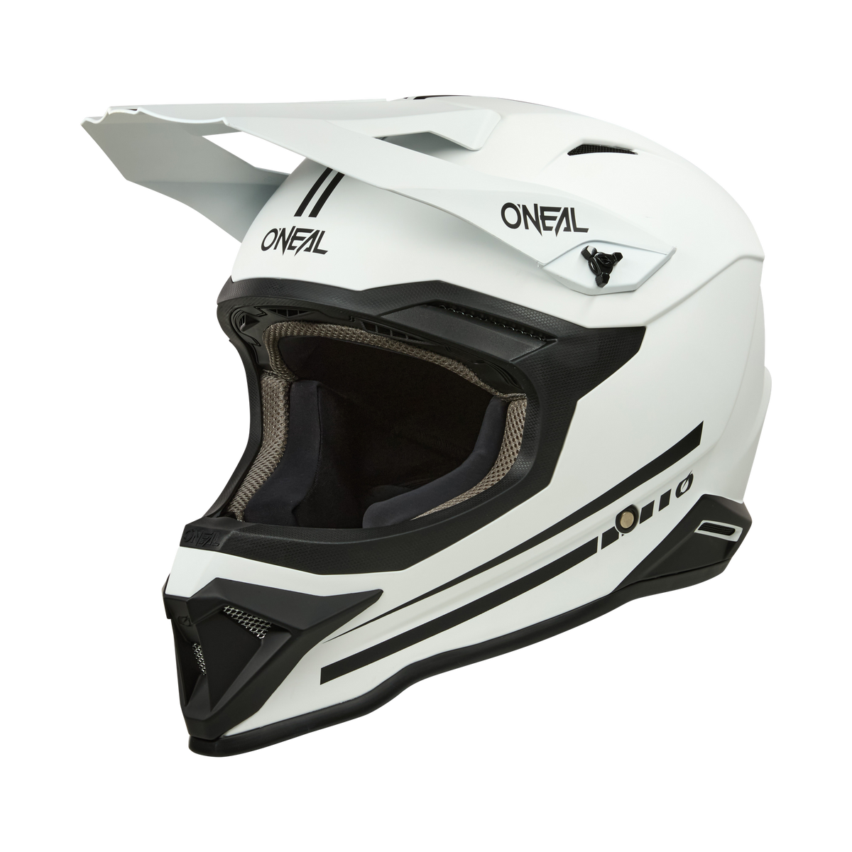 Der O'NEAL 1SRS Helm SOLID ist ein weißer ABS-Motocross-Helm mit schwarzen Akzenten und einem Visier, das das O'NEAL-Logo auf der Vorderseite und der Seite zeigt. Abgebildet vor einem schlichten schwarzen Hintergrund.
