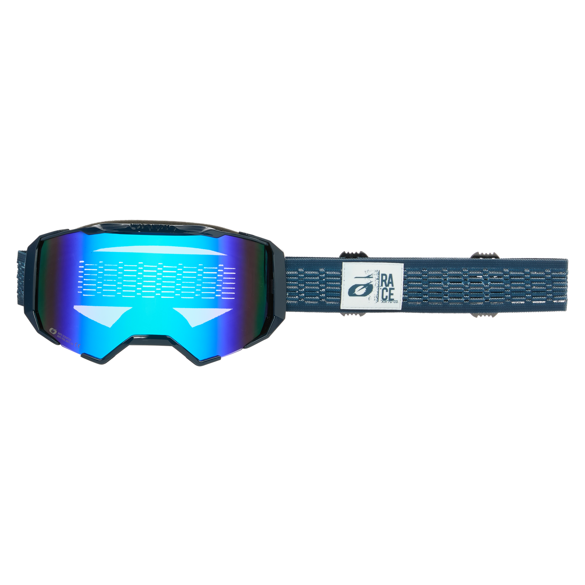 Blaue Motocross-Brillen, wie die O'NEAL B-22 Goggle STATIC, verfügen über eine reflektierende blaue Scheibe und ein gemustertes blaues Band mit einem weißen Aufnäher mit dem "RACE"-Logo.