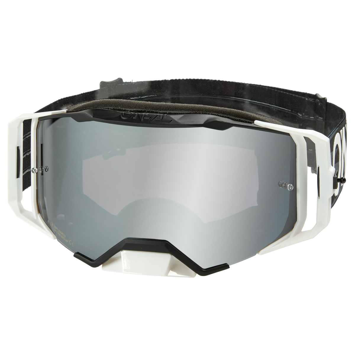Die O'NEAL B-33 Goggle ICTUS verfügt über einen eleganten weißen Rahmen, ein schwarzes Band, große gebogene Gläser und einen stabilen Nasenschutz - perfekt für Outdoor- oder Extremsportarten wie Mountainbiking.