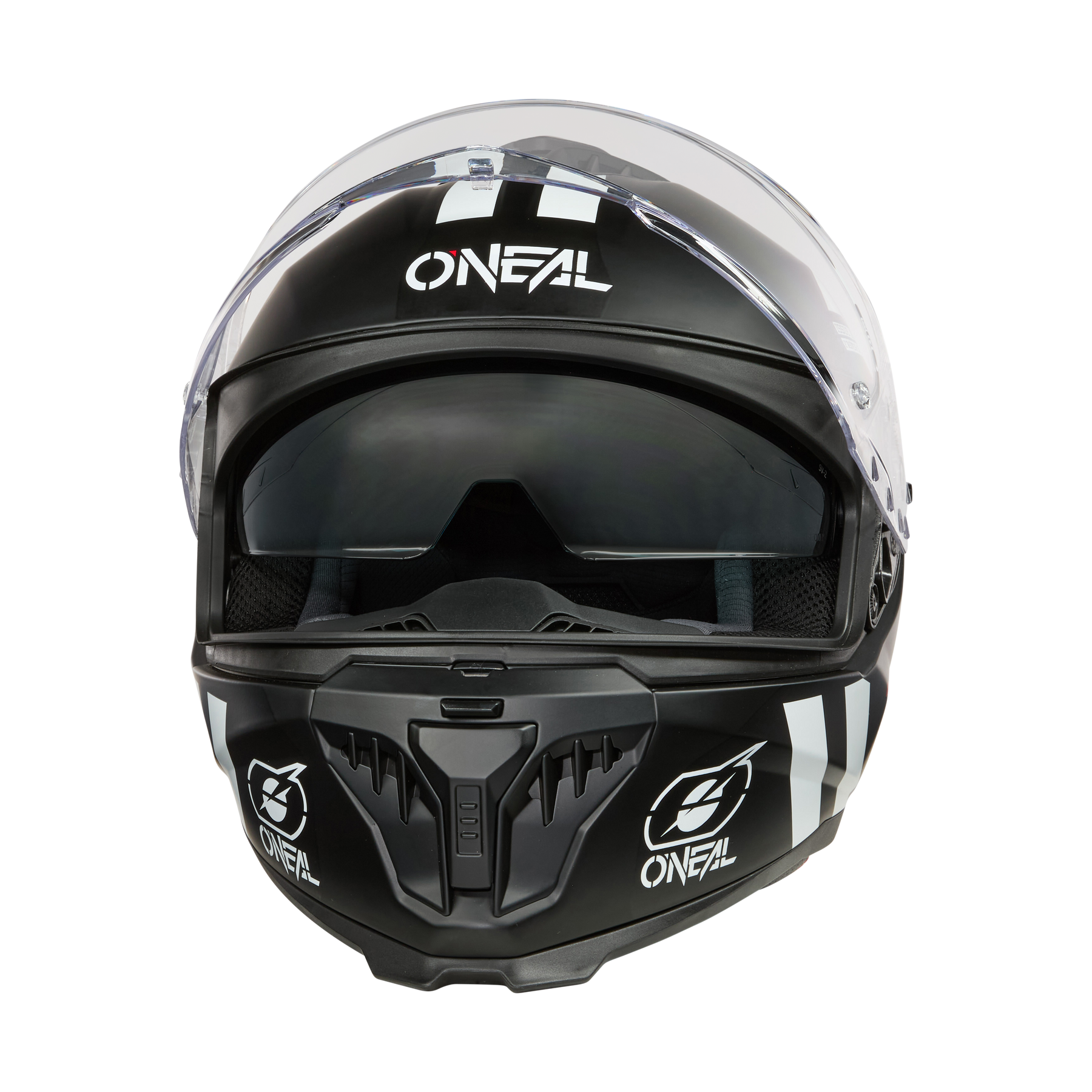 Der O'NEAL CHALLENGER Helm WARHAWK in Schwarz und Weiß verfügt über ein durchsichtiges Visier, Belüftungsöffnungen und O'NEAL-Logos auf der Stirn und am Kinn, perfekt für Motorradfans, auf schwarzem Hintergrund.