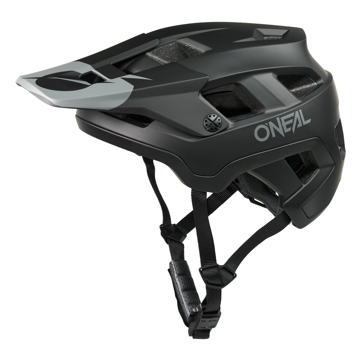 Der O'NEAL DEFENDER Helm SOLID in mattem Schwarz und Grau verfügt über ein Visier, mehrere Belüftungslöcher und verstellbare Kinnriemen - ideal für All-Mountain-Fahrten - und ist auf einem schlichten weißen Hintergrund abgebildet.