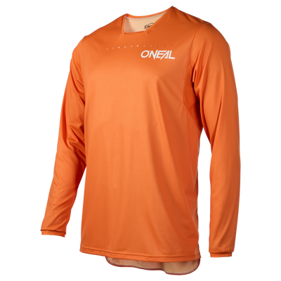 Das O'NEAL ELEMENT FR Jersey PLAIN in Orange hat ein weißes ONFAL-Brustlogo. Dieses langärmelige MTB-Trikot von O'NEAL ist ideal für Trail- und Enduro-Fahrten, hier auf weißem Grund.