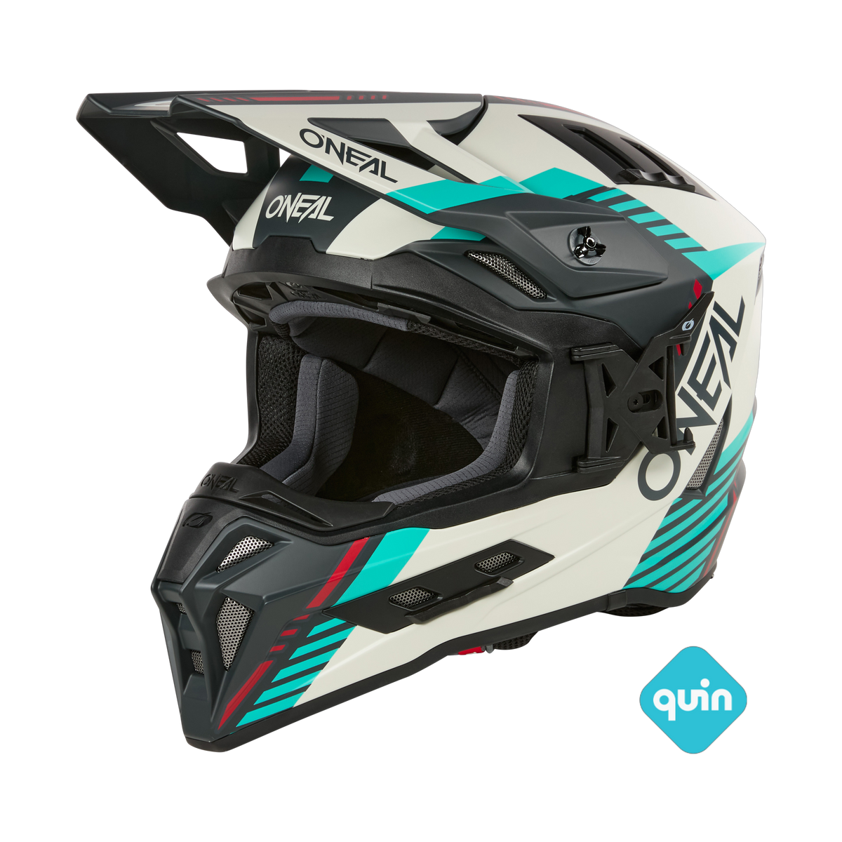 Der O'NEAL EX-SRS Helm QUIN EDITION zeichnet sich durch die Farben Weiß, Schwarz und Teal, kantige Belüftungsöffnungen, ein Visier, ein auffälliges "ONEAL" Branding und einen Quin Smart Safety Sensor aus. Das Quin-Logo befindet sich in der unteren rechten Ecke auf schwarzem Hintergrund.