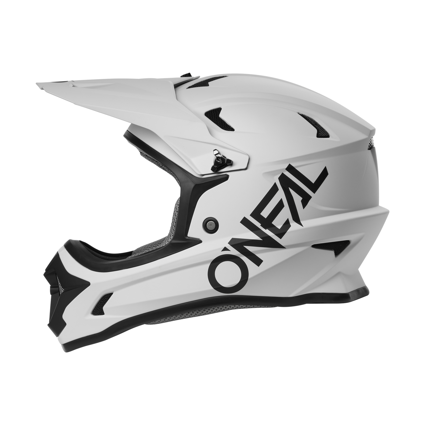 Der O'NEAL SONUS Helm SOLID ist ein weiß-schwarzer MTB-Helm mit Visier und dem fettgedruckten Markennamen O'NEAL an der Seite, perfekt für Fahrradfans. Er ist vor einem schwarzen Hintergrund fotografiert.
