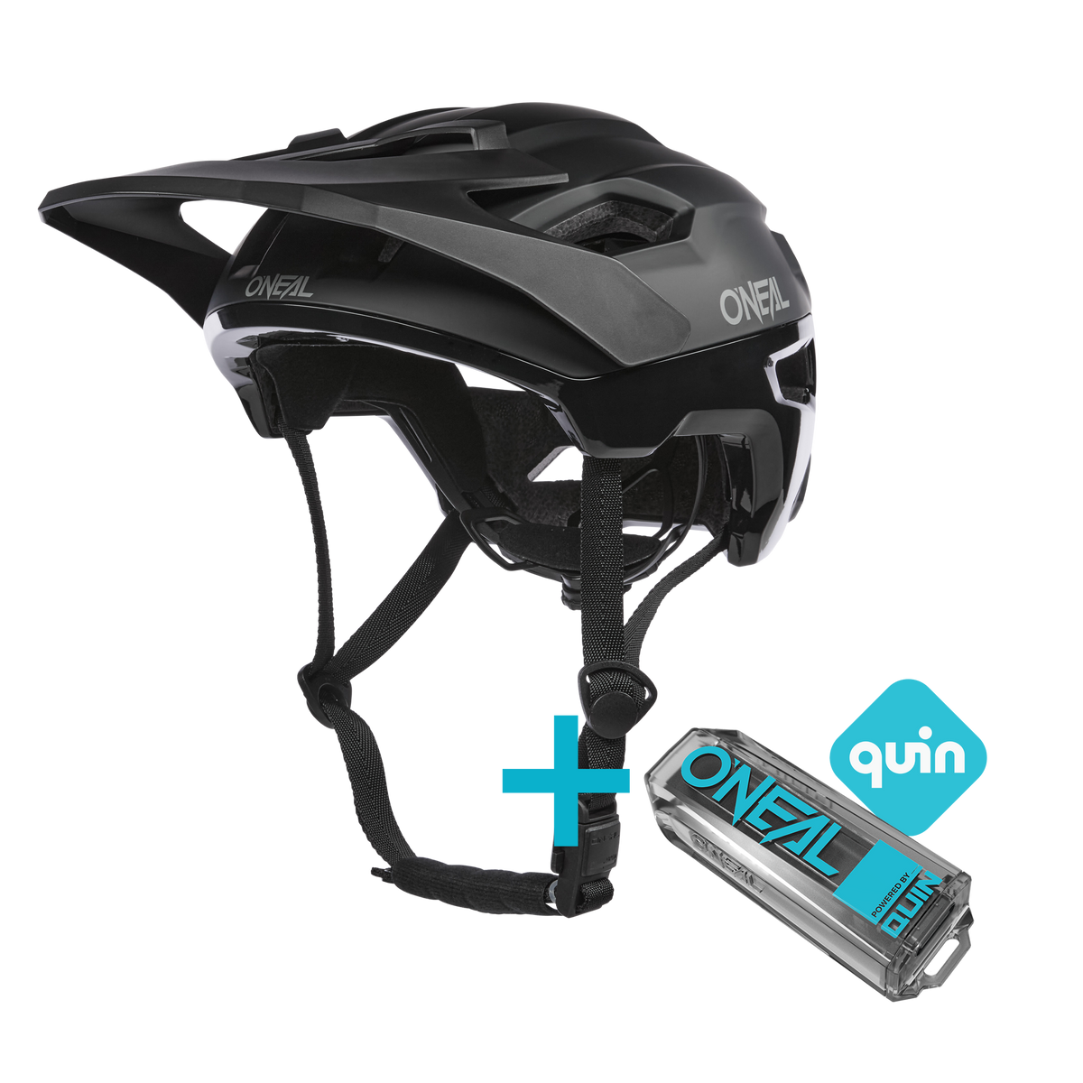 Das O'NEAL TRAILFINDER EVO Solid Quin Bundle besteht aus einem schwarzen Helm mit Kinnriemen und einem Quin Smart Safety Sensor, die ihre Kompatibilität für mehr Sicherheit des Fahrers beweisen.