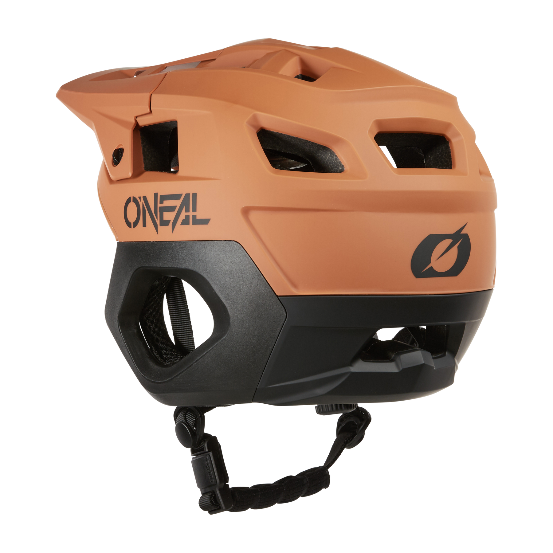 Der O'NEAL TRAPPER Helmet SOLID in mattem Orange und Schwarz verfügt über Belüftungsschlitze und einen verstellbaren Kinnriemen, hier von hinten gesehen.