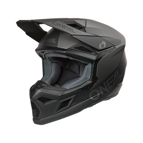 Der O'NEAL 3SRS Helm SOLID in schwarz/grau ist ein mattschwarzer MX-Fullface-Helm mit Visier, Belüftungsöffnungen, auffälligem O'NEAL-Branding und gepolsterter grauer Innenausstattung - ideal für Motocross-Fahrer, die Stil und Komfort suchen.