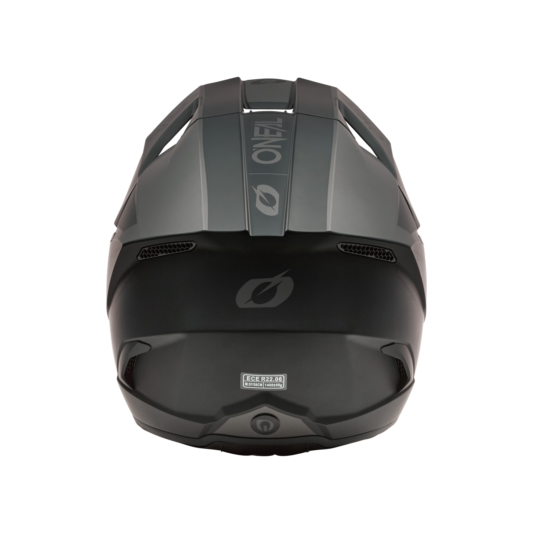 Der O'NEAL 3SRS Helm SOLID in mattem Schwarz zeigt sich von hinten mit dem O'NEAL-Logo, kantigen Belüftungsöffnungen und einer Zertifizierungsmarke - perfekt für Motocross-Fahrer, die Wert auf Stil und Sicherheit legen.