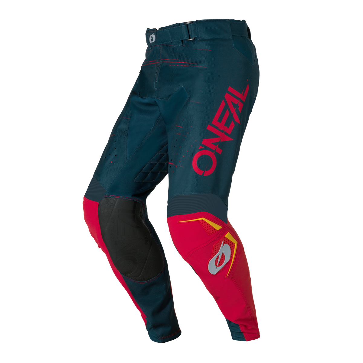 Die O'NEAL HARDWEAR Pants SWIPE in marineblau/rot hat ein rotes "O'NEAL"-Branding auf dem linken Oberschenkel, gelbe Akzente auf dem rechten Knie, Kniepolster und verstärkte Nähte.