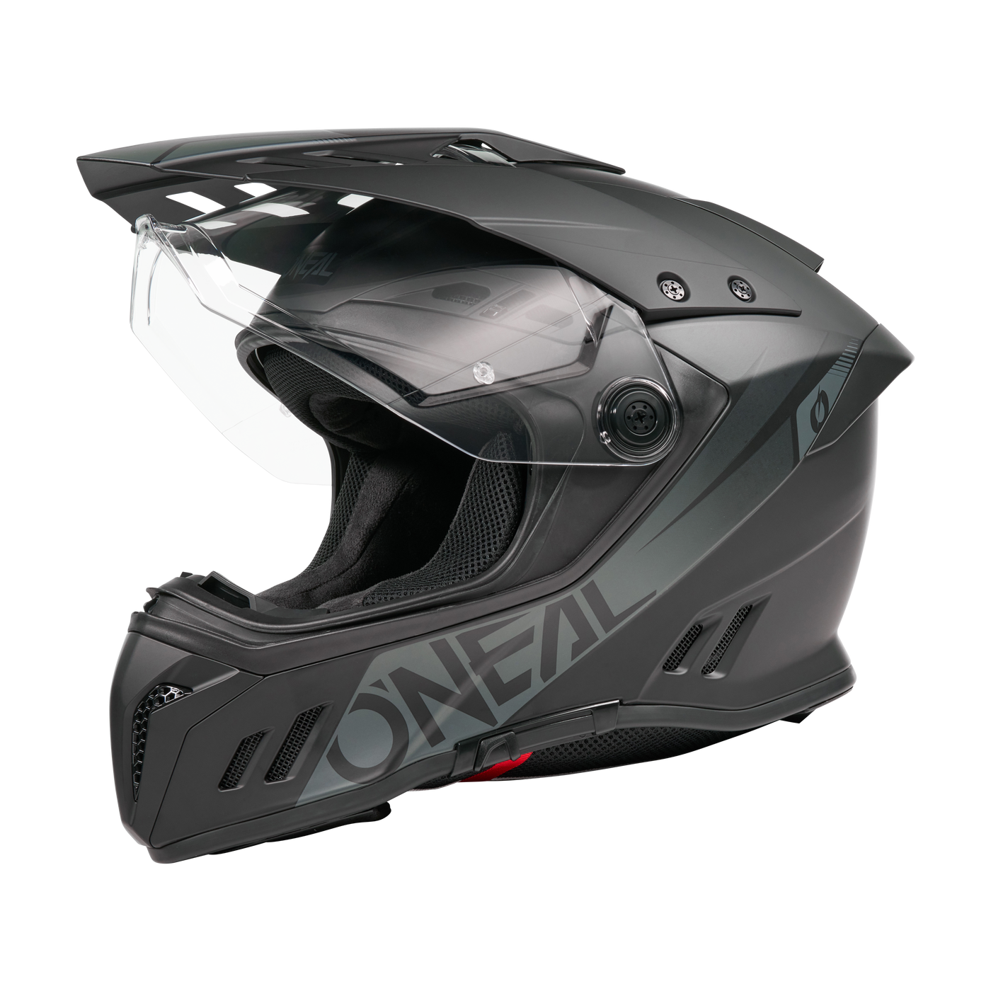 Ein Schwarz/Weiß O'NEAL SIERRA RS Helm SOLID mit klarem Visier, aerodynamischen Belüftungsöffnungen, Quin Smart Safety Sensor und fetten seitlichen Schriftzügen wird vor einem schlichten schwarzen Hintergrund dargestellt.