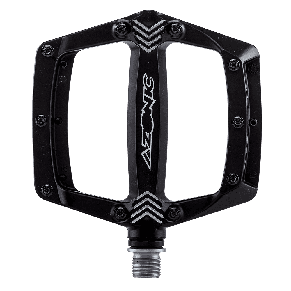Das AZONIC AMERICANA Pedal verfügt über eine breite, rechteckige Plattform mit griffigen Metallstiften, einer Gewindespindel zur Befestigung und dem AZONIC Logo in der Mitte.