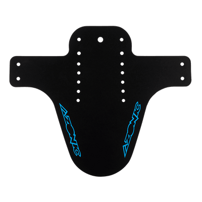 Das AZONIC SPLATTER Schutzblech LOGO ist ein schwarzes Mountainbike-Schutzblech mit einem breiten Oberteil, einem gebogenen Unterteil, mehreren Befestigungslöchern und blauen AZONIC-Logos auf beiden Seiten.