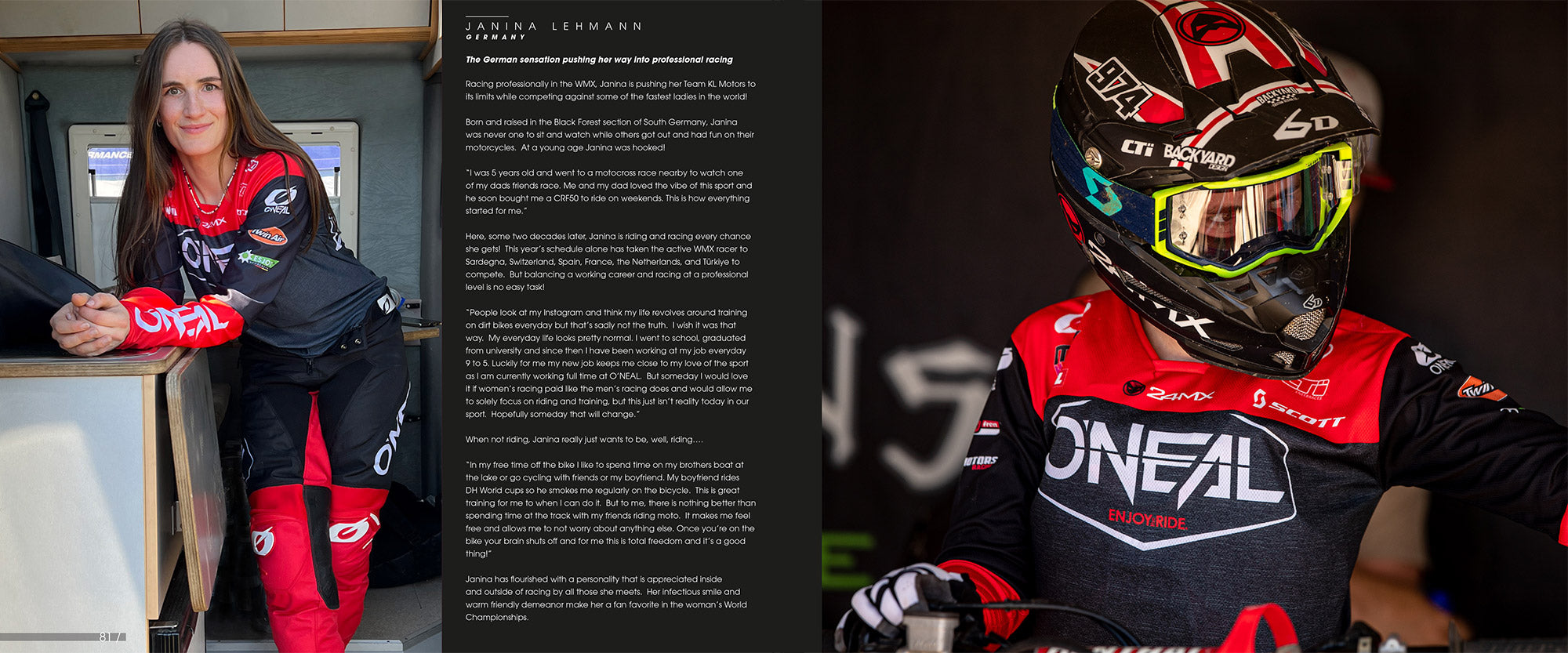 Links lehnt eine Frau in Motocross-Ausrüstung lächelnd an einer Theke. Rechts ist dieselbe Frau voll ausgerüstet mit Helm und Schutzbrille und hält einen Fahrradgriff. Der Hintergrund ist dunkel, mit einem Text über ihre Erfahrung und Leidenschaft für Motocross.