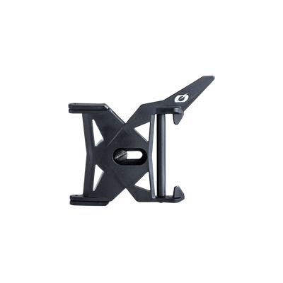 Der O'NEAL AIRFLAPS™ EX-SRS Helm von O'NEAL ist auf einem transparenten Hintergrund abgebildet, der einen schwarzen Metallbügel mit geometrischen Aussparungen, eine schräg vorstehende Lasche und einen zylindrischen Steg auf einer Seite aufweist.