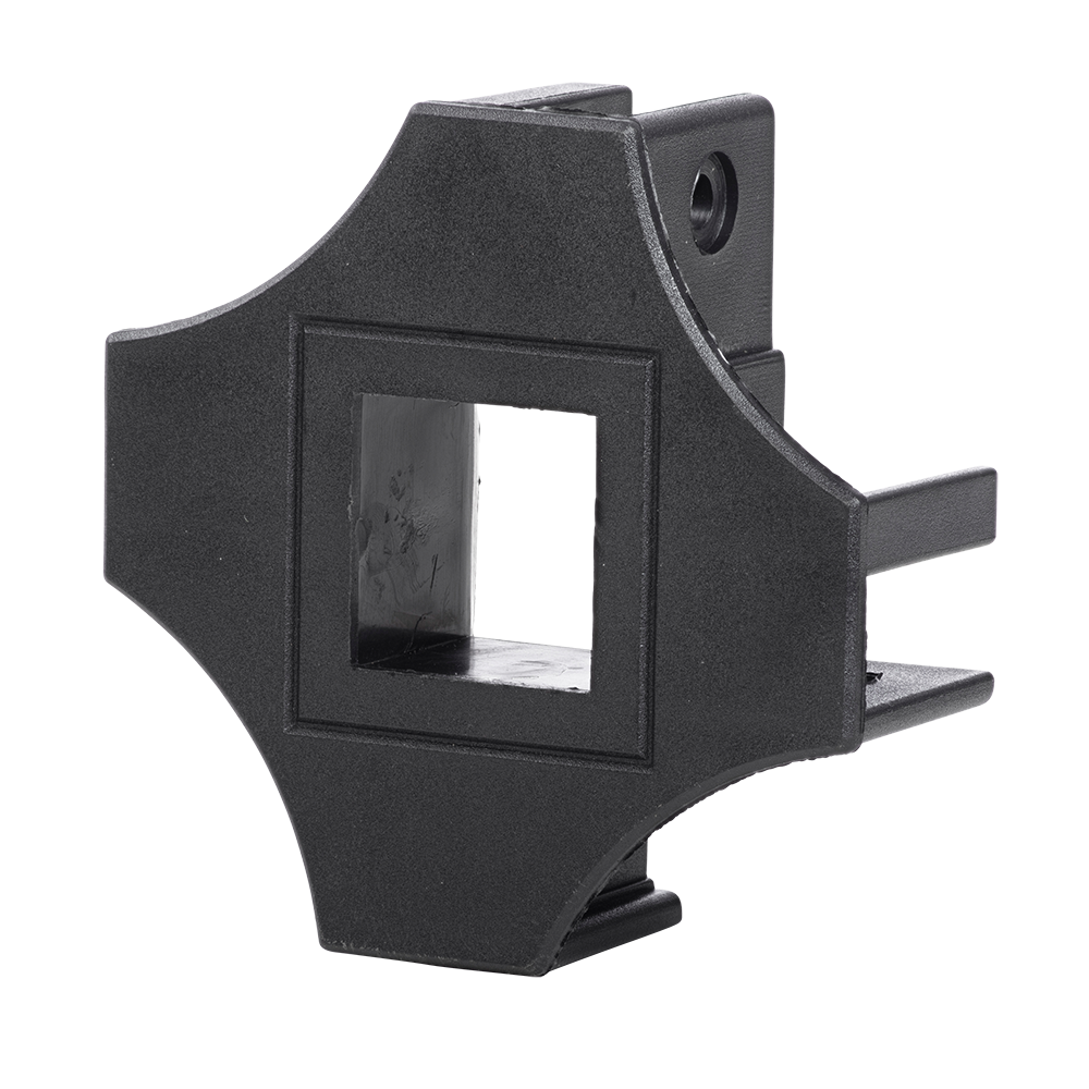 Der O'NEAL RACE TENT Centre Top Connector von O'NEAL ist ein schwarzer, kreuzförmiger Kunststoffadapter mit einer quadratischen zentralen Öffnung und zwei horizontalen Zinken auf einer Seite.