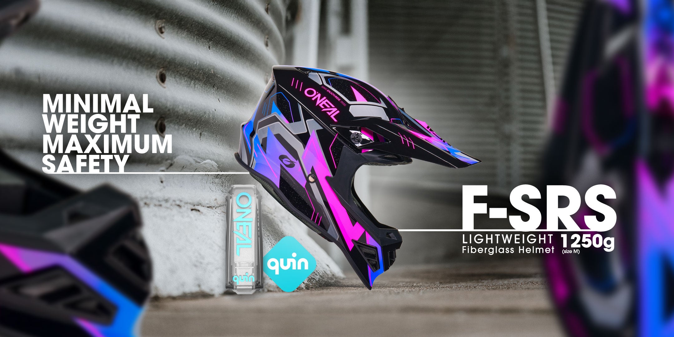 Ein farbenfroher ONFAL F-SRS Helm aus leichtem Fiberglas mit geometrischen Mustern in Pink, Lila und Blau ist neben einer Getränkedose und einer Wasserflasche abgebildet. Der Text hebt sein minimales Gewicht, seine maximale Sicherheit und sein Gewicht von 1250 g hervor.