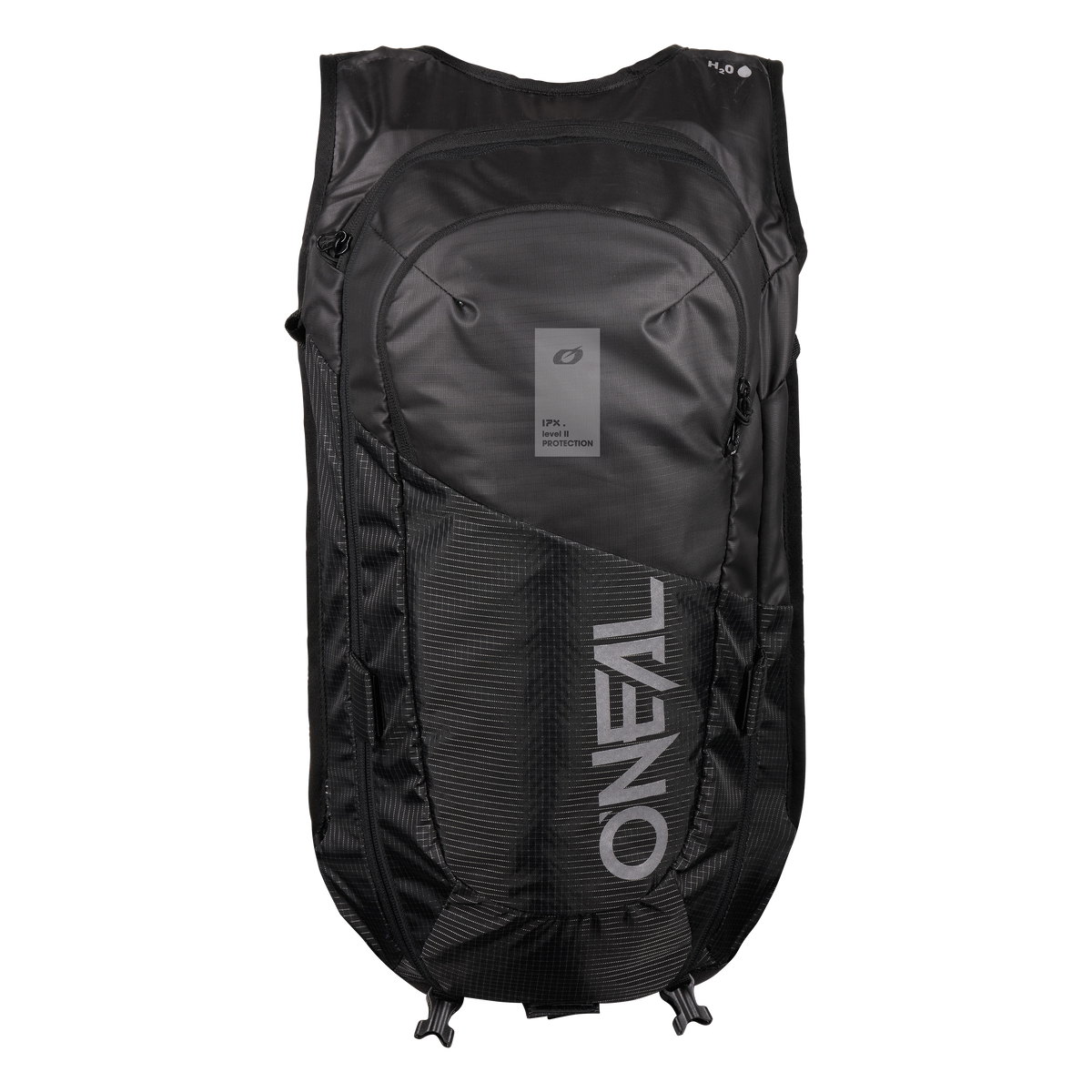 Der schwarze O'NEAL JUNCTION Protective Backpack von O'NEAL Europe besticht durch sein schlankes Design, mehrere Fächer mit Reißverschluss und einen auffälligen vertikalen "O'NEAL"-Schriftzug in Weiß auf der Vorderseite.