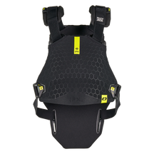 O'NEAL DIRT FLX Brustprotektor in Schwarz mit verstellbaren Trägern, gelben Akzenten, sechseckigem Muster auf der Vorderseite und zwei seitlichen Schnallen; hergestellt aus IPX TPE Material und eingestuft als Level 2 Protektor für die Sicherheit beim Sport oder Motorradfahren.