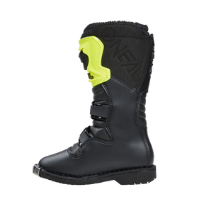 Der O'NEAL RIDER PRO Stiefel Kinder ist ein schwarzer Motocross-Stiefel mit hohem Schaft, gelben Akzenten und Schutzpolstern. Er verfügt über Schnallen und Riemen zur sicheren Befestigung sowie eine verstärkte Sohle für verbesserte Haltbarkeit. Das Äußere hat ein robustes Design, das auf das Offroad-Motorradfahren zugeschnitten ist.