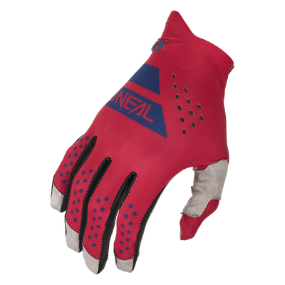 Le gant O'NEAL PIN IT Slip on Glove est un gant de vélo ou de motocross rouge avec des accents bleus, une bande décorative noire, des points de doigts bleus, des trous d'aération, un rembourrage gris sur la paume et le pouce et l'impression "O'NEAL" sur le dos de la main.