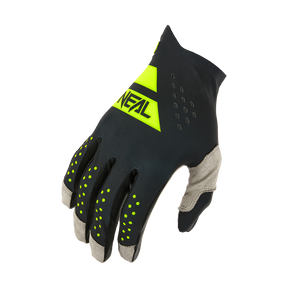 Der O'NEAL PIN IT Slip on Glove ist ein schwarzer und grauer Sporthandschuh mit gelben Akzenten, mit dem O'NEAL-Logo auf dem Handrücken, Perforationen zur Belüftung und strukturierten Griffen an den Fingern.
