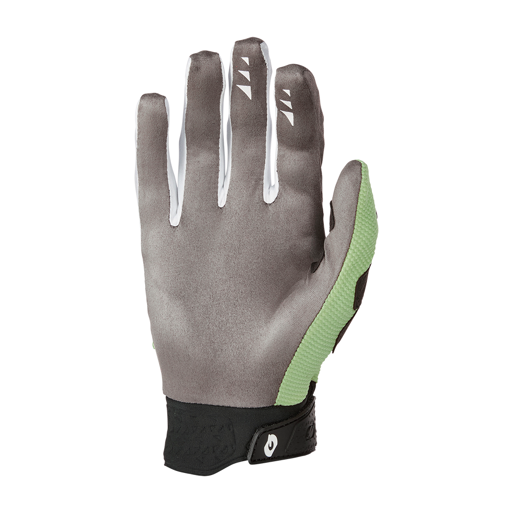 Der O'NEAL REVOLUTION Nanofront Handschuh ist ein grauer Handschuh mit schwarzer Manschette, weißen Fingerakzenten und grünem, strukturiertem Seitengriff - perfekt als MTB- oder MX-Handschuh.
