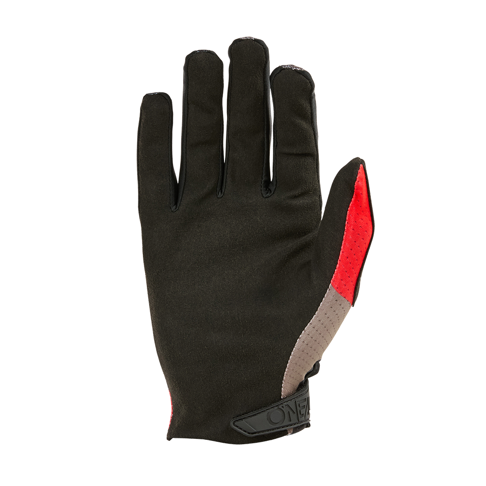 Der O'NEAL MATRIX Glove ROLLER ist ein schwarzer Handschuh mit einem Klettverschluss, einem roten Streifen und einem grauen Abschnitt am Zeigefinger, der mit der Handfläche nach unten auf einem weißen Hintergrund abgebildet ist.