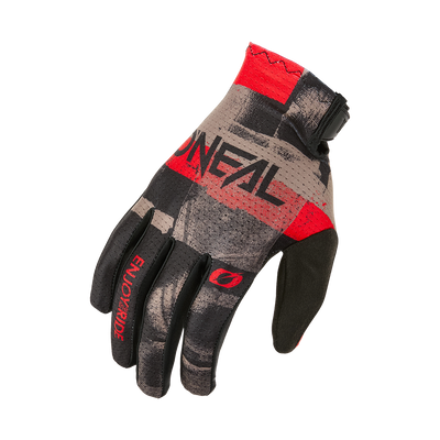 Der O'NEAL MATRIX Glove ROLLER ist ein brauner, schwarzer und roter Motocross-Handschuh mit "O'NEAL" auf dem Handrücken, "ENJOY RIDE" auf dem Zeigefinger, einem kräftigen roten Streifen und einer schwarz gepolsterten Handfläche.