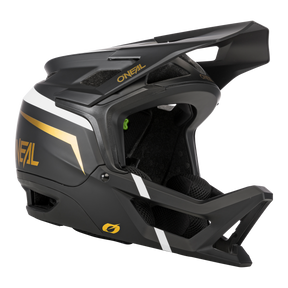 Der O'NEAL TRANSITION Helm FLASH ist ein schwarzer Integralhelm fürs Mountainbike mit gelben und weißen Akzenten. Mit seinem großen Visier und der umfangreichen Belüftung sorgt er für optimalen Schutz bei jeder Fahrt. Die Marke „O'NEAL“ ist sowohl auf der Seite als auch auf der Rückseite des Helms prominent angebracht.