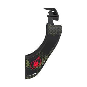 Der O'NEAL Left-Hand Side Part TRON Neckbrace hat ein geschwungenes schwarzes Design mit grünem Wabenmuster und rotem Logo auf der Vorderseite und bietet schützenden Halt für Sportler.
