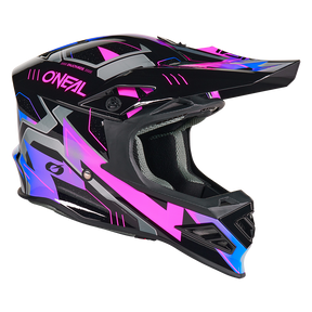 Der O'NEAL F-SRS Helmet CRUX ist ein schwarzer Motocross-Helm mit auffälligen geometrischen Mustern in Pink, Lila, Grau und Blau, einem Visier auf der Vorderseite und dem "O'NEAL"-Logo an der Seite.
