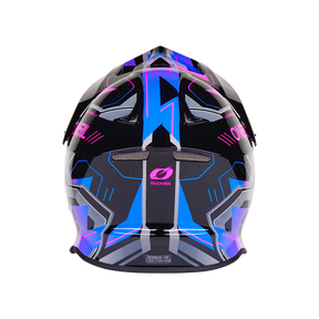 Der O'NEAL F-SRS Helmet CRUX ist ein futuristischer Fahrradhelm mit schwarzer Basis, leuchtend blauen und violetten geometrischen Motiven und dem Schriftzug ONeal" in Pink auf beiden Seiten. Abgebildete Rückansicht.