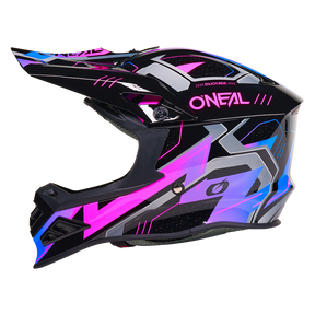 Der O'NEAL F-SRS Helmet CRUX ist ein Motocross-Helm mit geometrischem Design in Schwarz, Lila, Blau und Pink, Vollvisier und seitlichem "O'NEAL"-Logo.